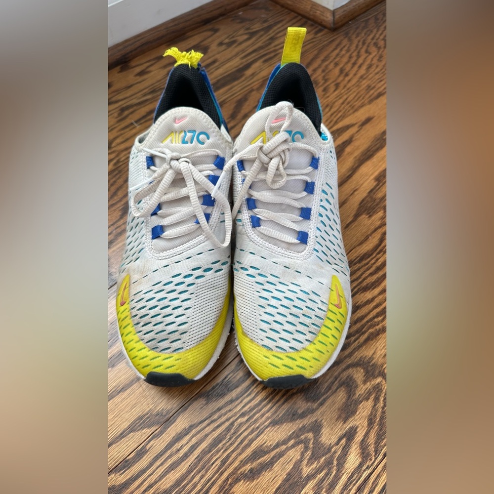 Nike Air Max 270
Size US 7Y 
Well loved just need to be cleaned up